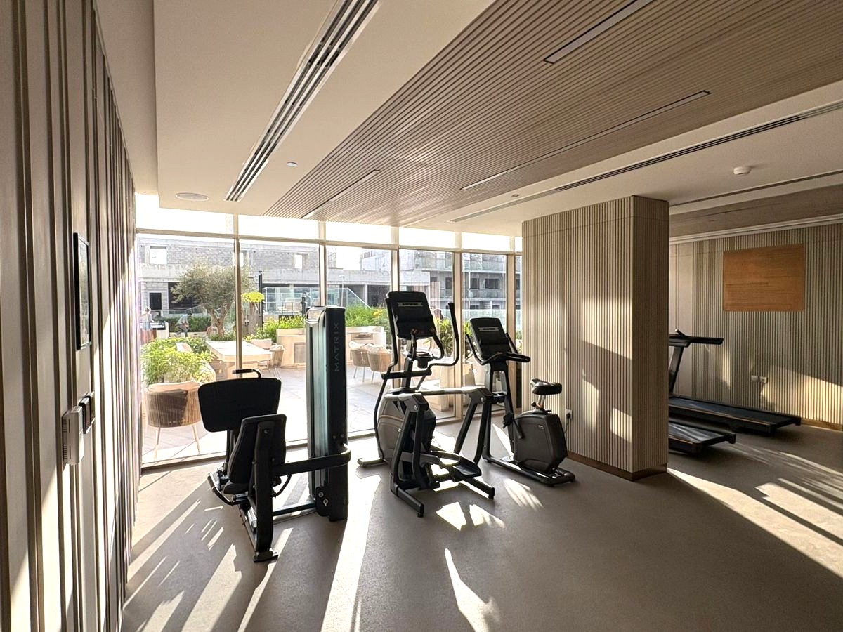 cdcee777-3c77-4791-8677-4c6da6824908-010