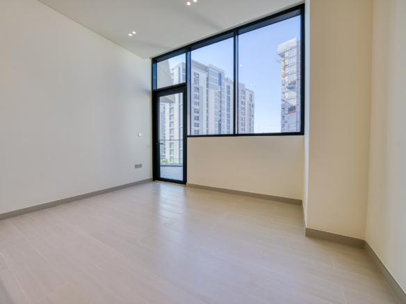 Brand New | Low Floor | Close to Amenities