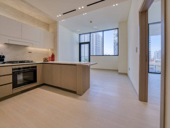 Brand New | Low Floor | Close to Amenities