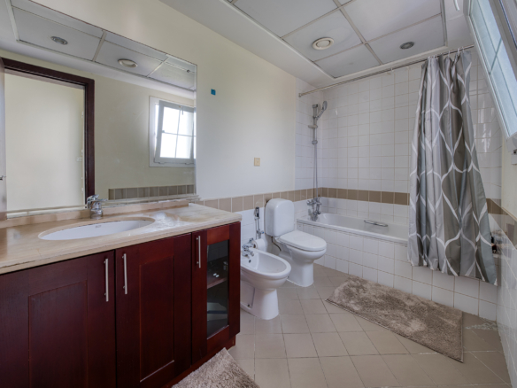 Spacious 3BR Villa | Private Garden | Vacant