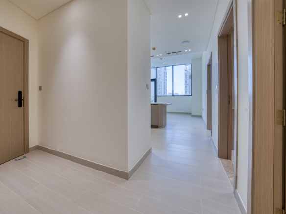 Brand New | Low Floor | Close to Amenities
