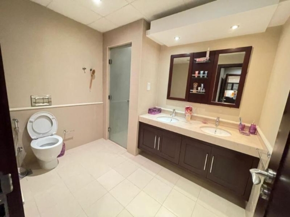 Mid Floor | Lake Views | Large Layout
