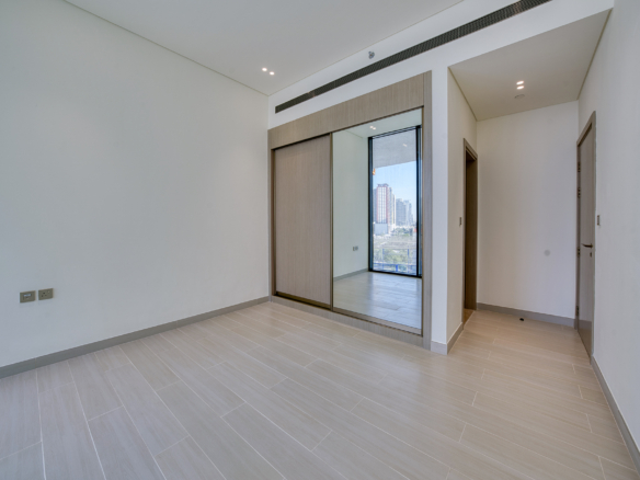 Brand New | Low Floor | Close to Amenities