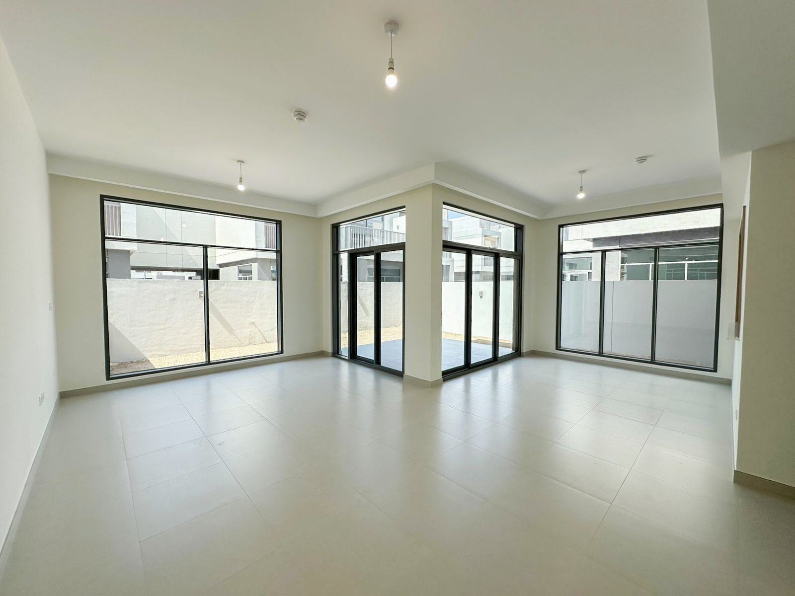 ecde6357-07a3-4b3c-8d2c-6ae4074956c4-WhatsApp-Image-2025-10-09-at-12.56.42-PM-2 Brand New | Beachfront Living | Maid and Study