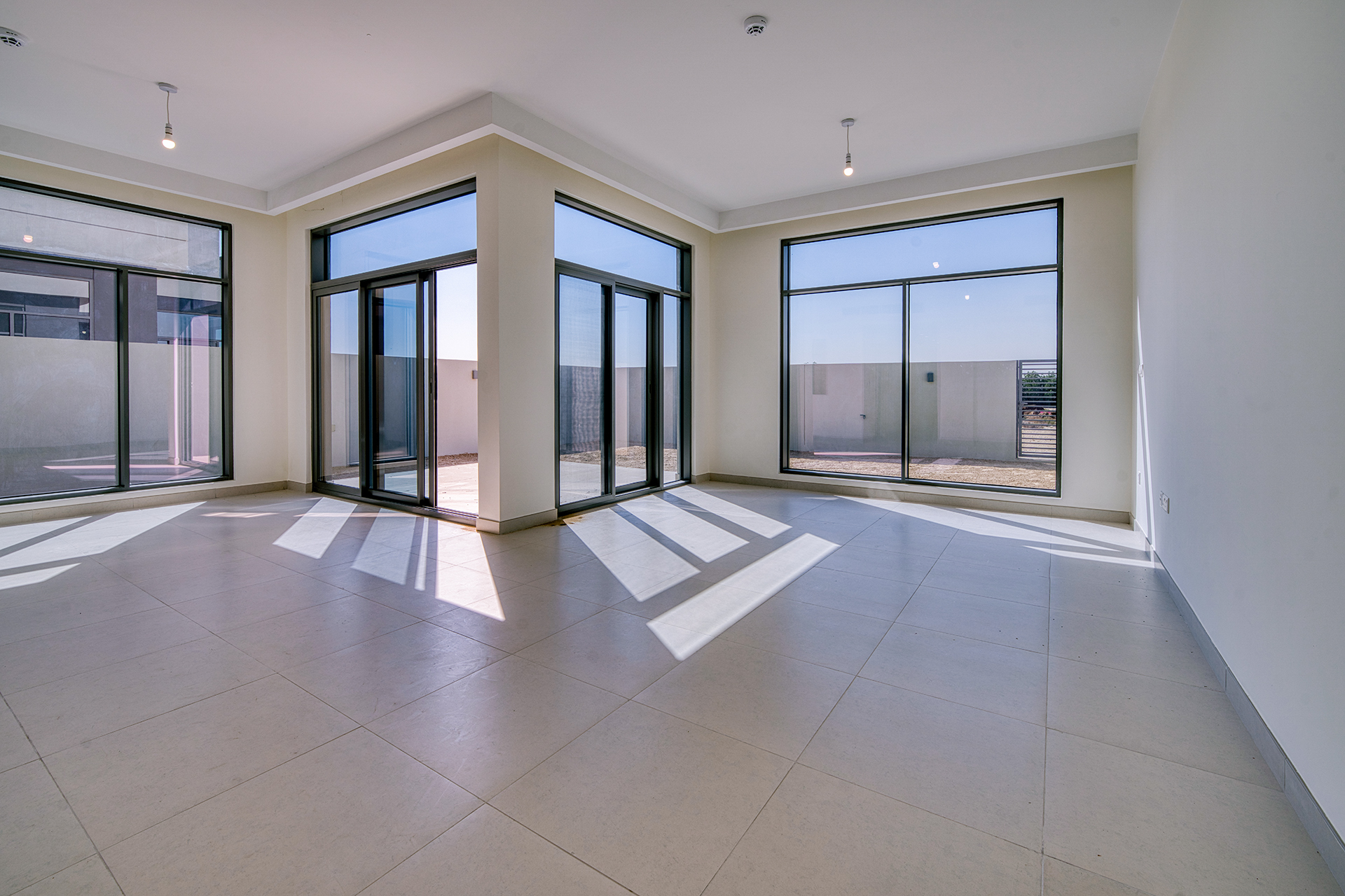 f28d82dd-809d-4d5d-8f62-1f5747fe0ade-DSC01882_HDR 4 Bed Villa | Single Row | Garden | Roof Access